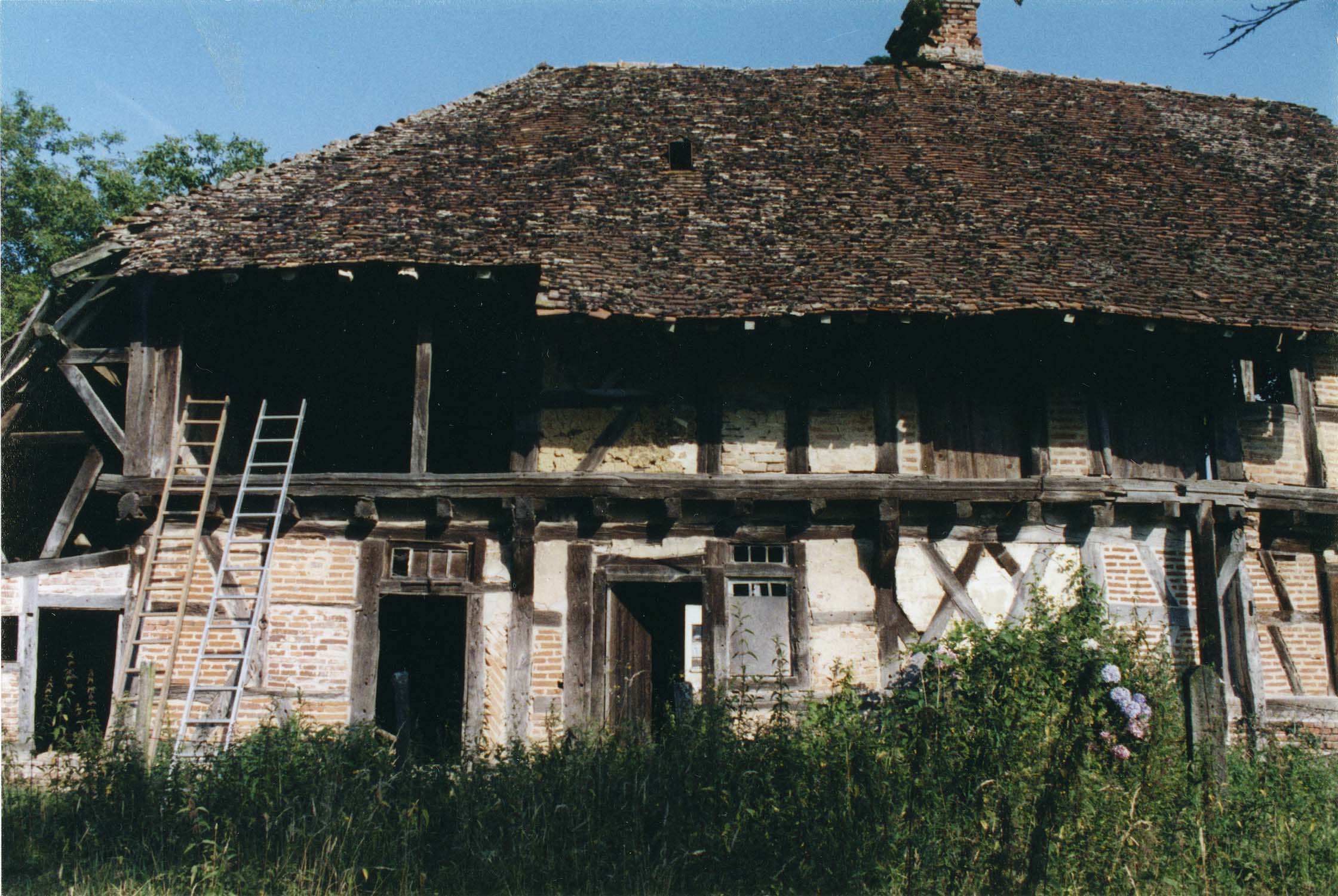 Façade est, partie sud ; construction à pans de bois