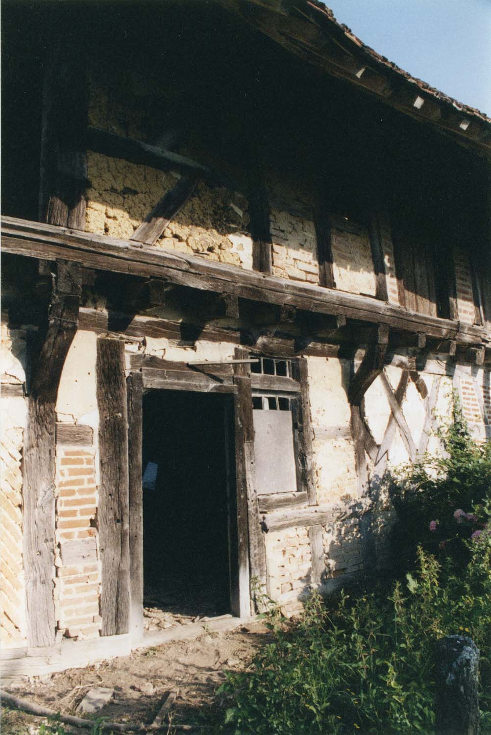Façade est, détail de la partie centrale ; construction à pans de bois