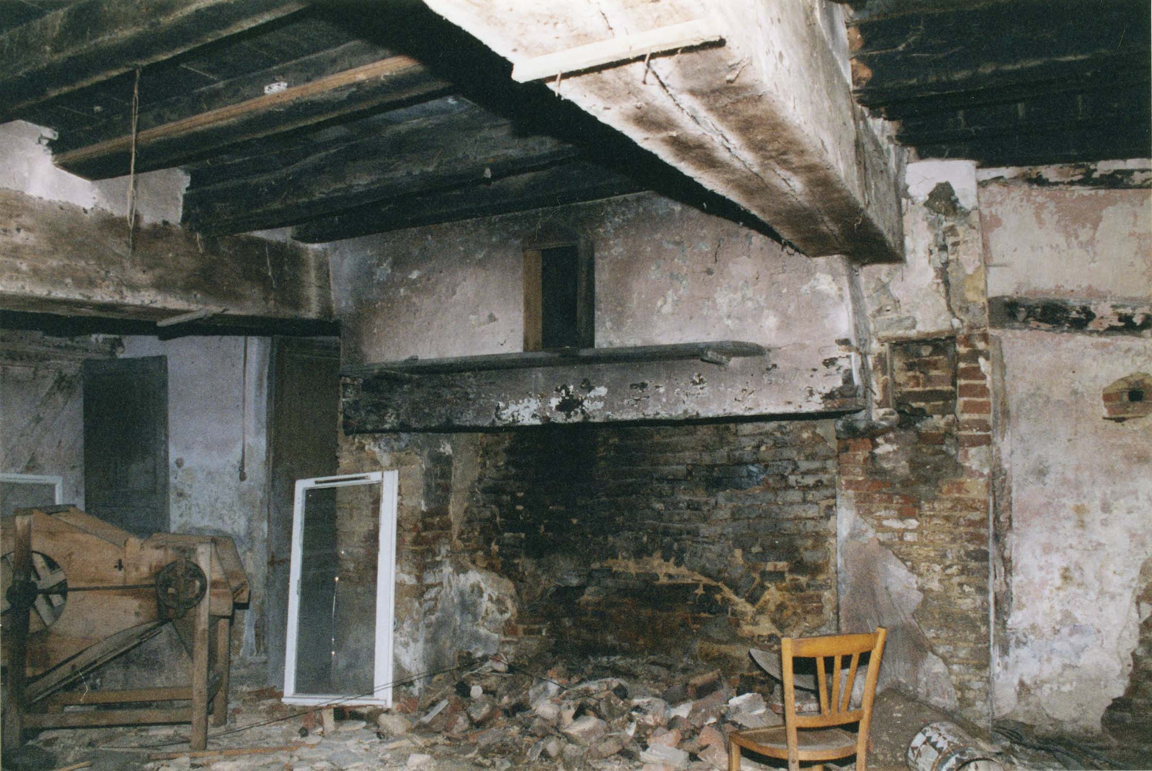 Cheminée au rez-de-chaussée