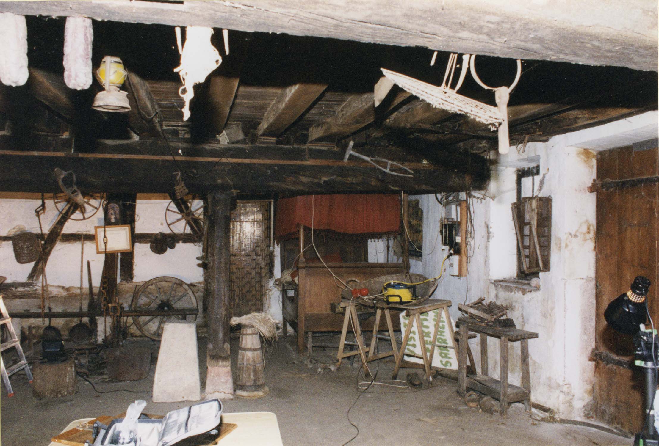 "Maison chauffure" avec la cheminée sarrasine à gauche