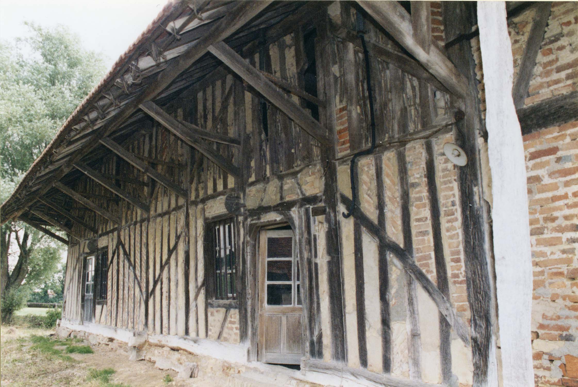 Façade ouest ; construction à pans de bois