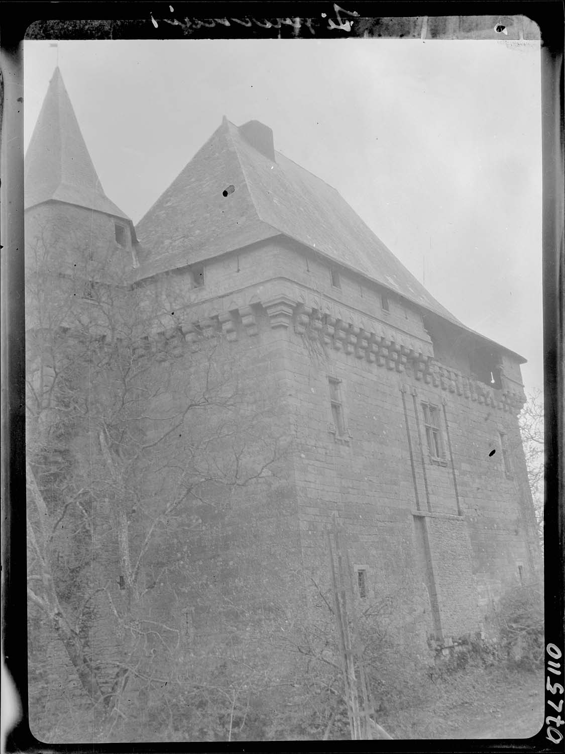 Face nord-ouest de la poterne formant donjon