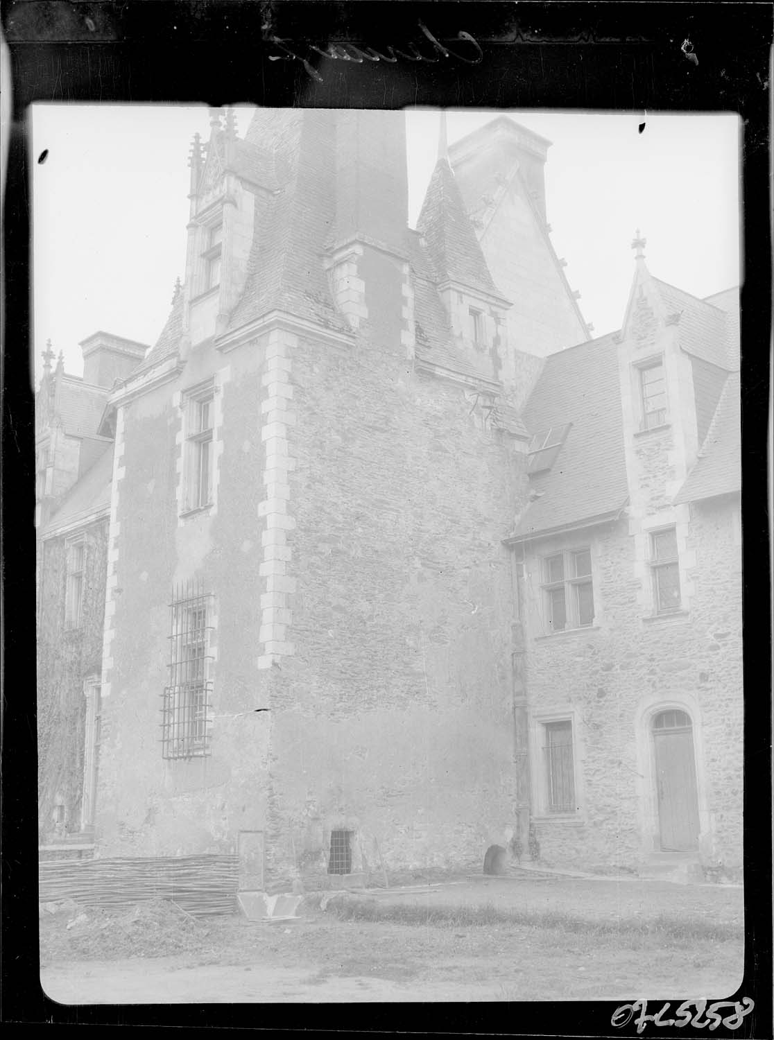 Tour carrée sud-est, détail