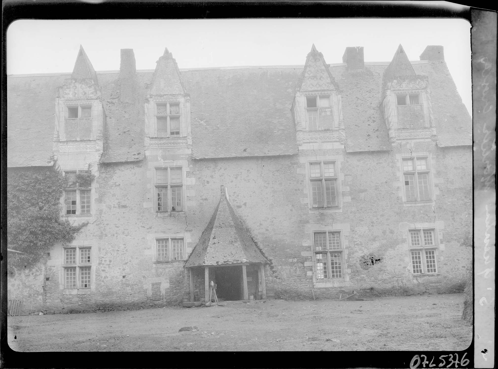 Corps de logis, façade principale côté cour