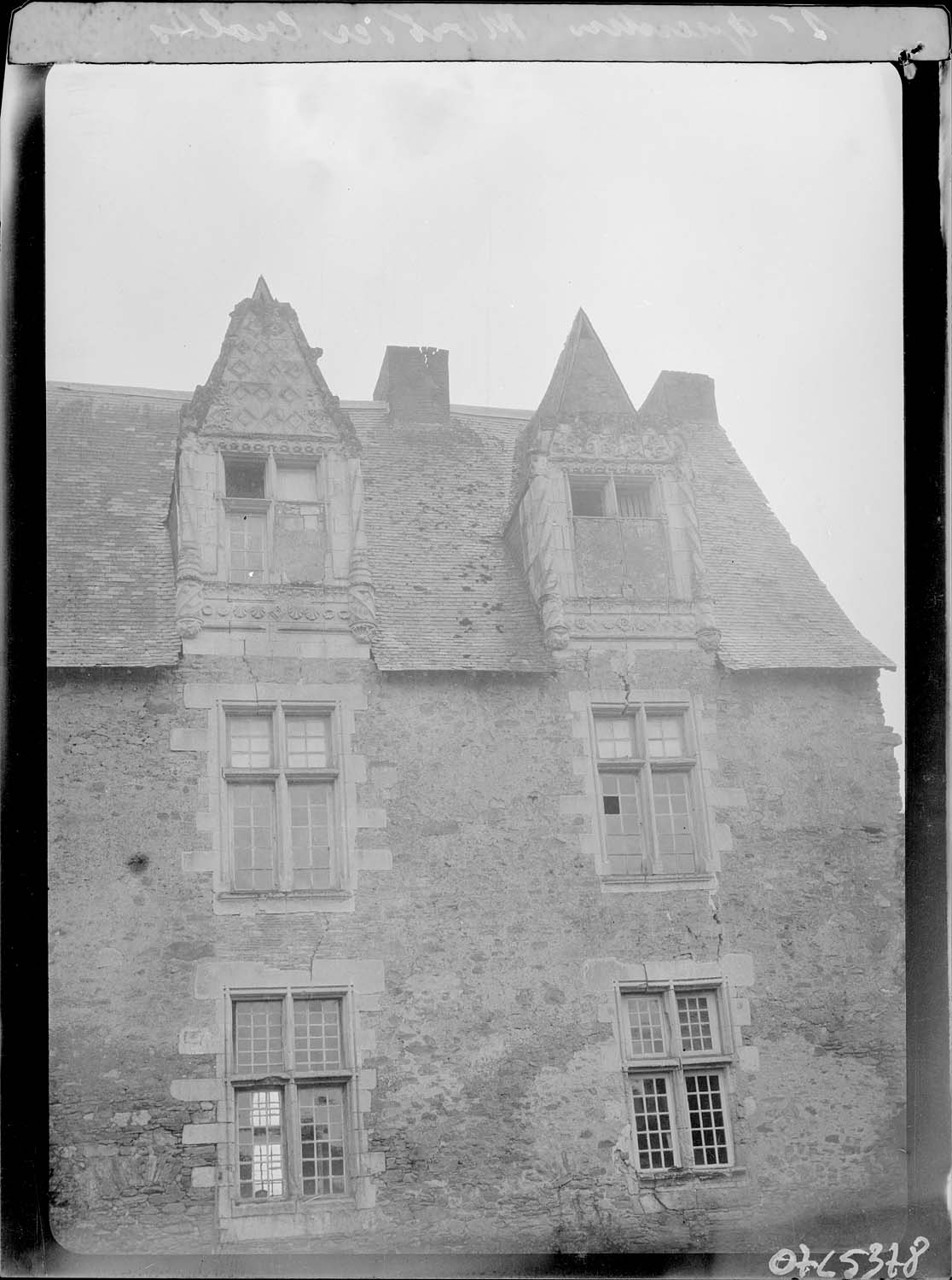 Corps de logis, façade principale côté cour, détail