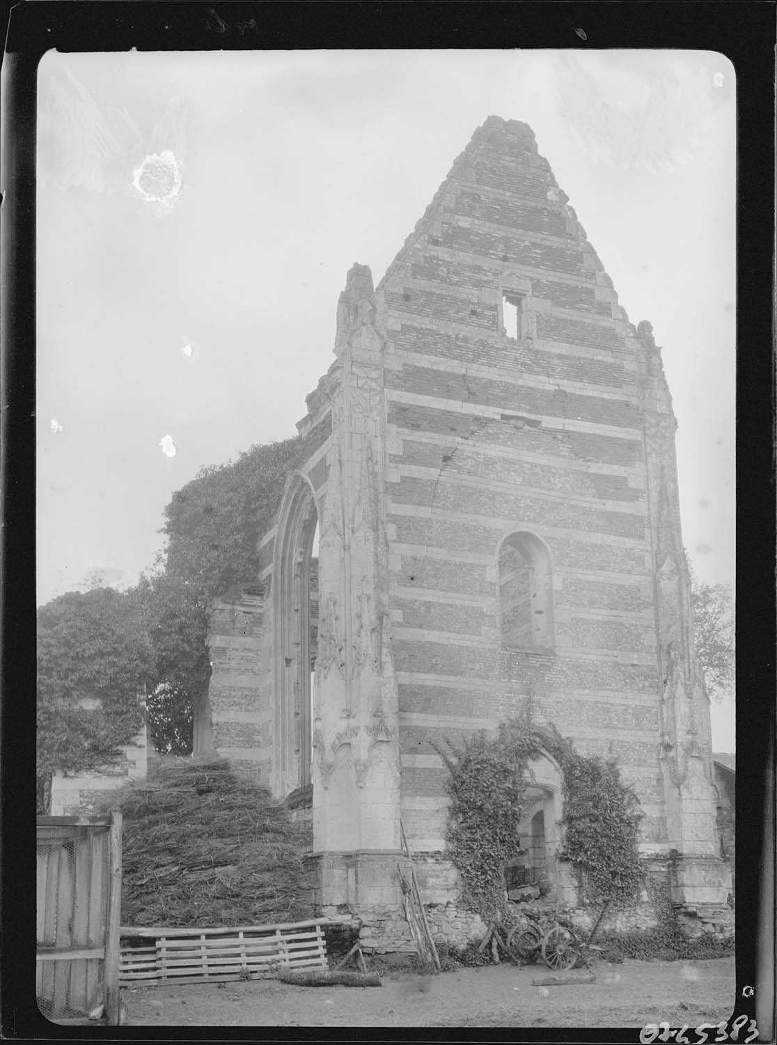 Chapelle en ruines, façade