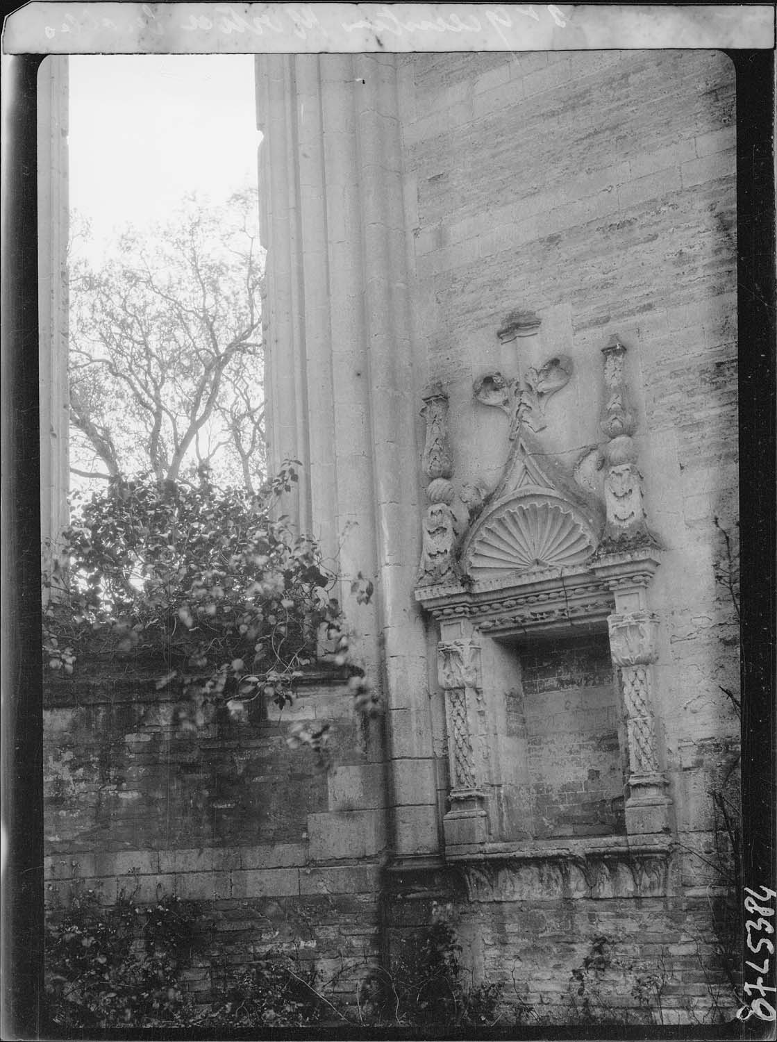 Chapelle en ruines, intérieur