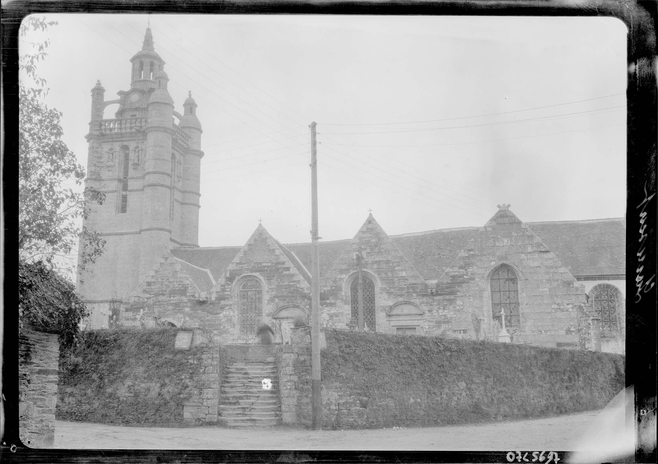 Façades des chapelles latérales sud