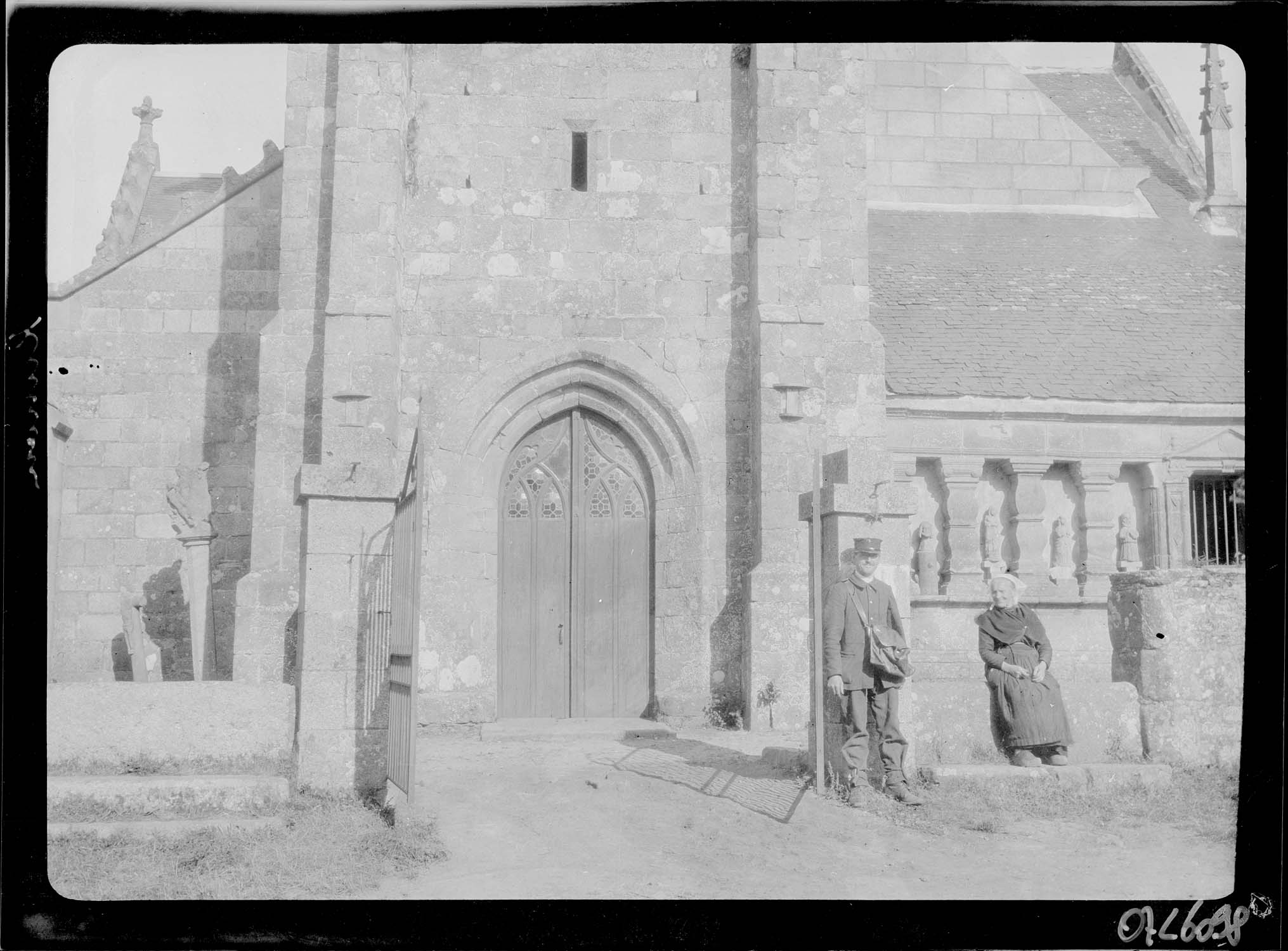 Façade ouest et ossuaire