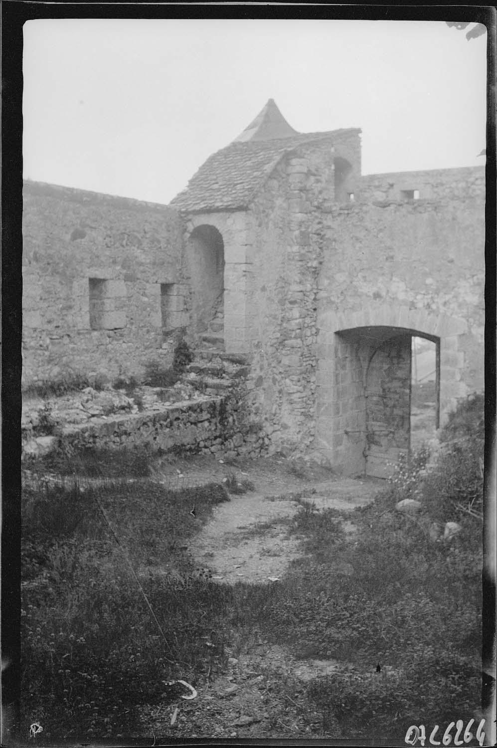 Fort bas. Saillant et face sud, vue intérieure