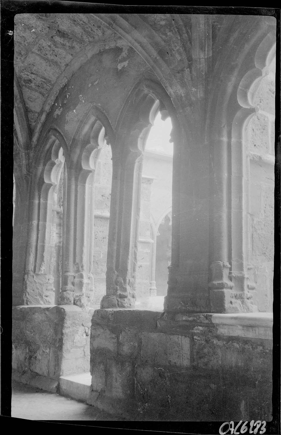 Cloître, ouverture vers la salle du chapitre