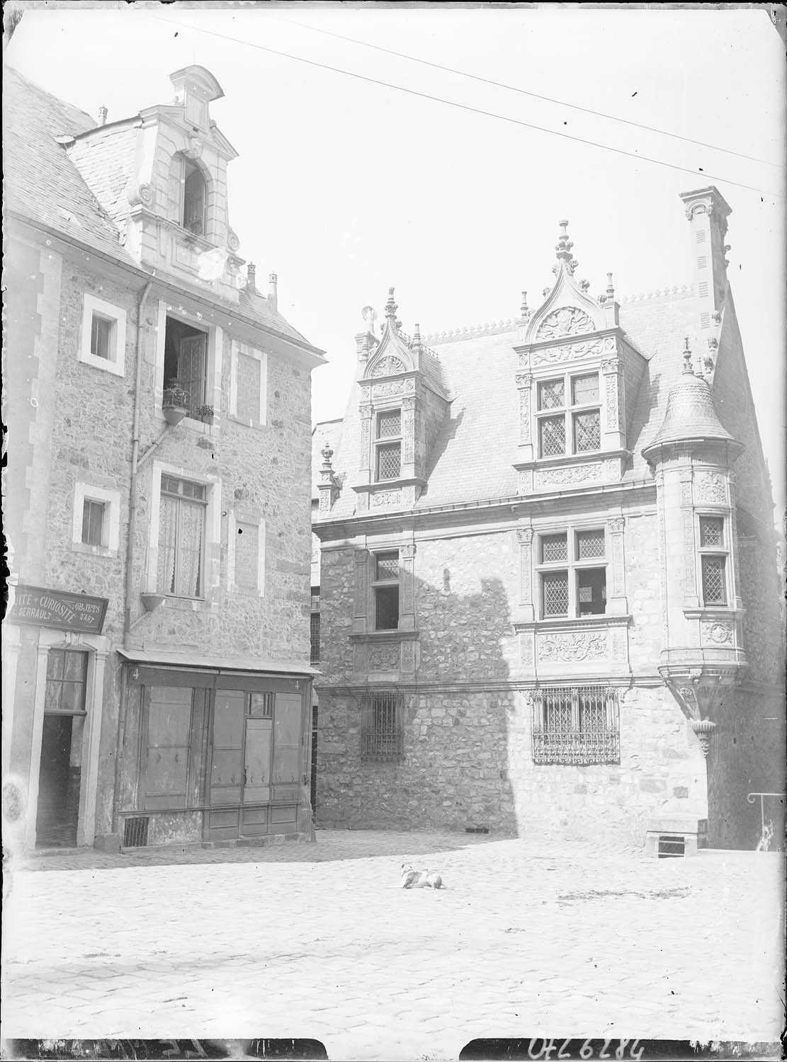 Le grabatoire, tourelle de la façade sur rue