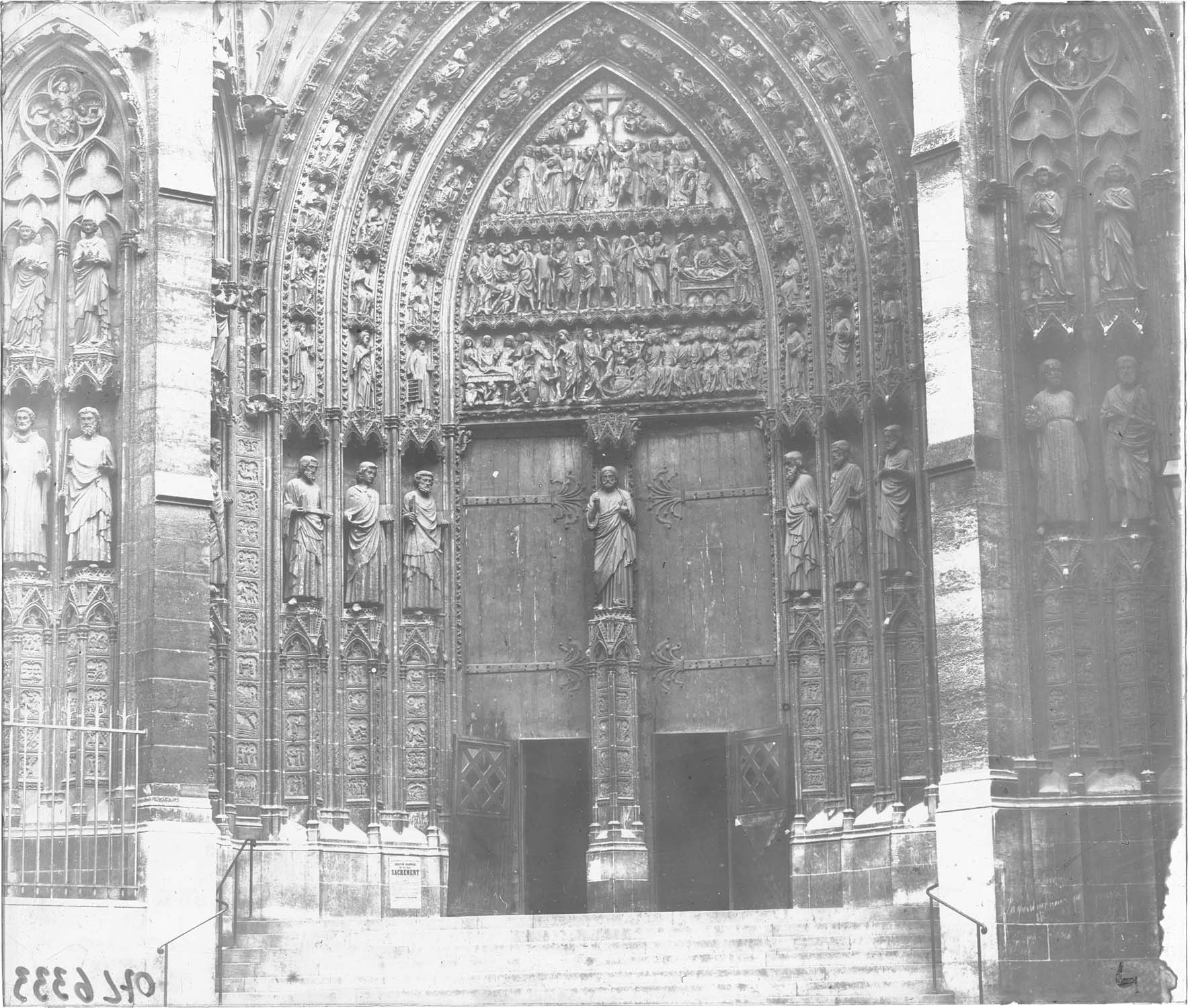 Transept sud, portail de la Calende