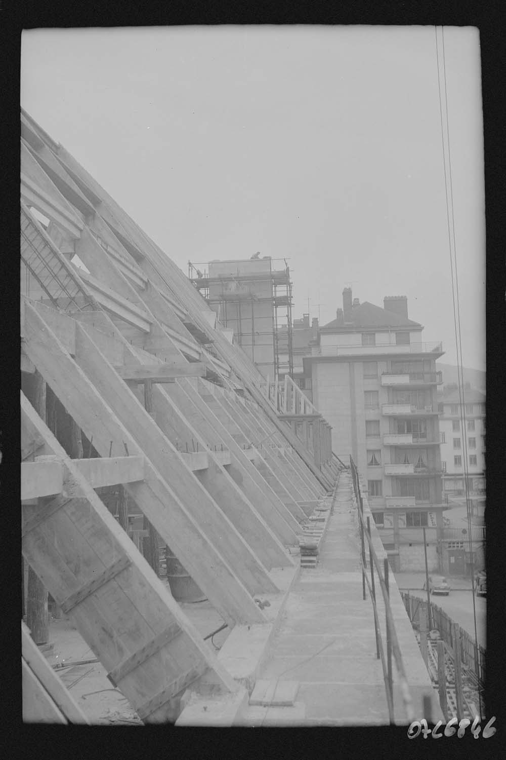 Charpente vue du couloir de circulation d'entretien