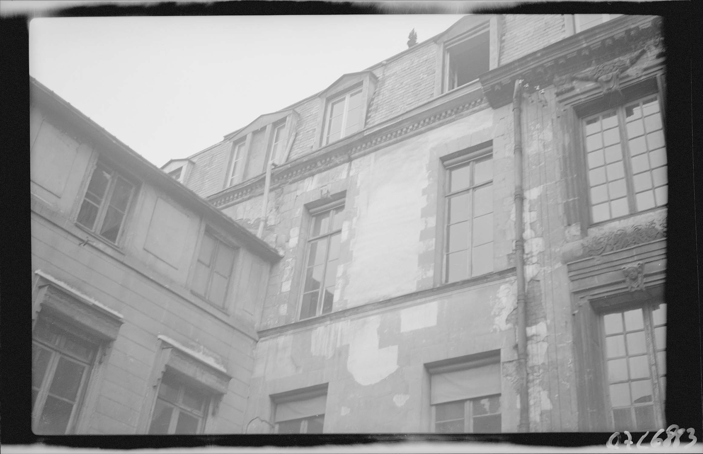 Façades sur cour du bâtiment principal et de l'aile en retour