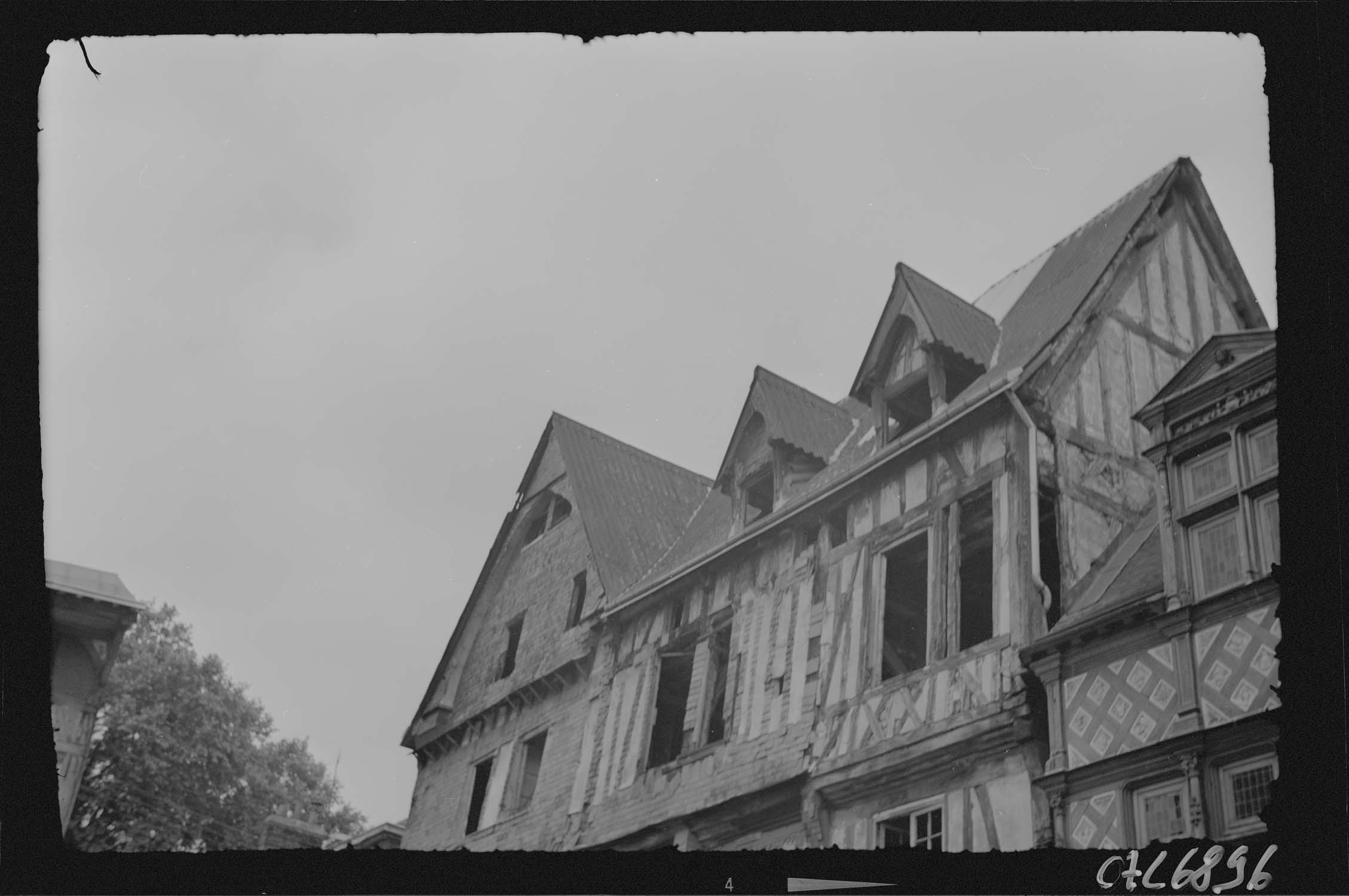 Façade du premier étage rue du Ruissel avant restauration