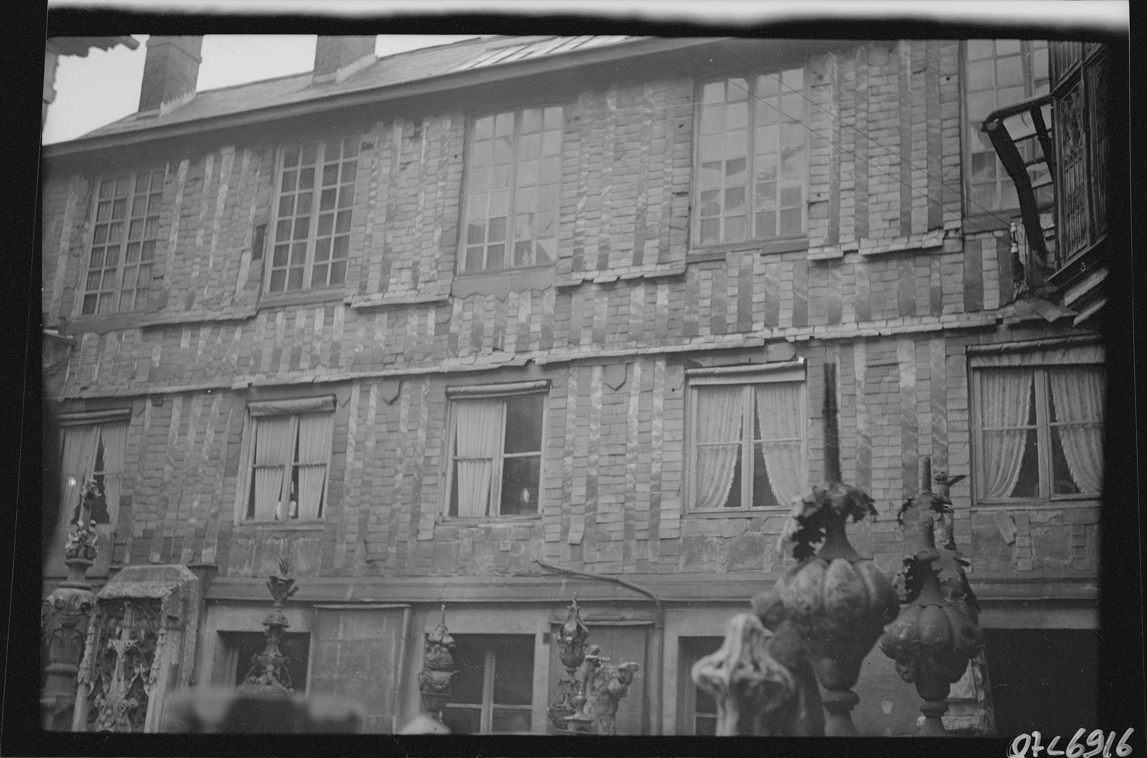 Façade en colombage sur cour