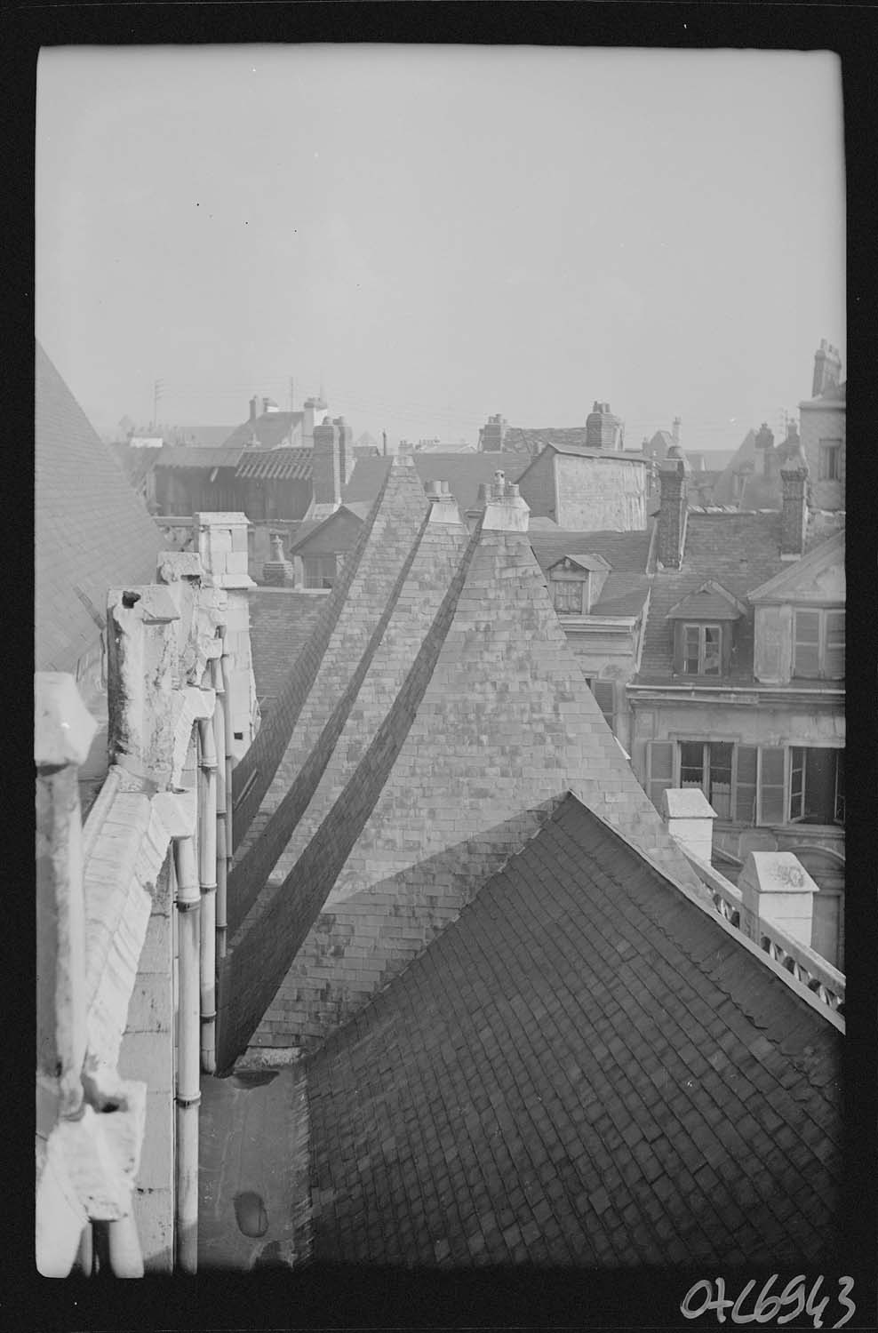 Toitures du bas-côté sud vues de la tour