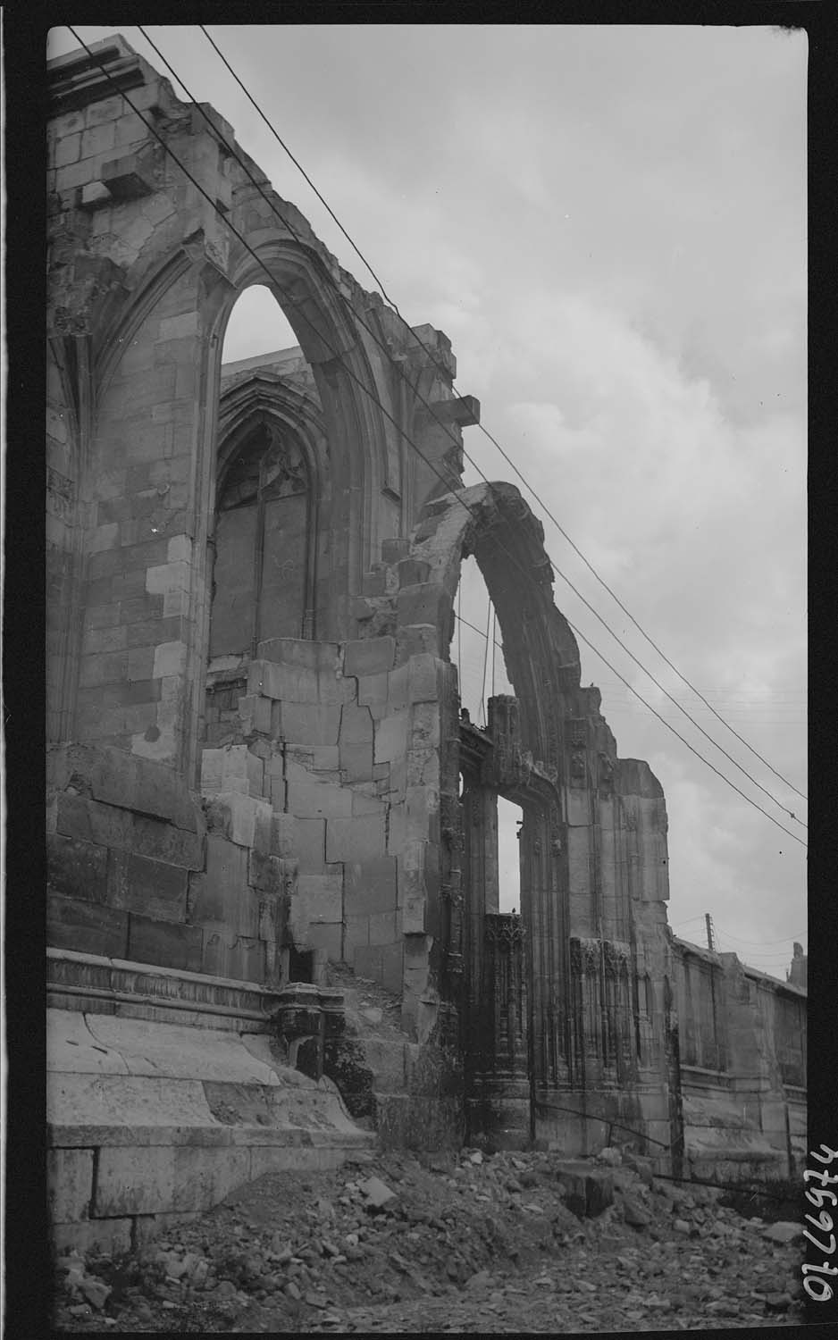 Transept ruiné vu du choeur