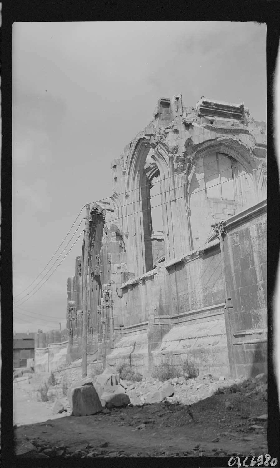 Façade sud vers le choeur ruinée