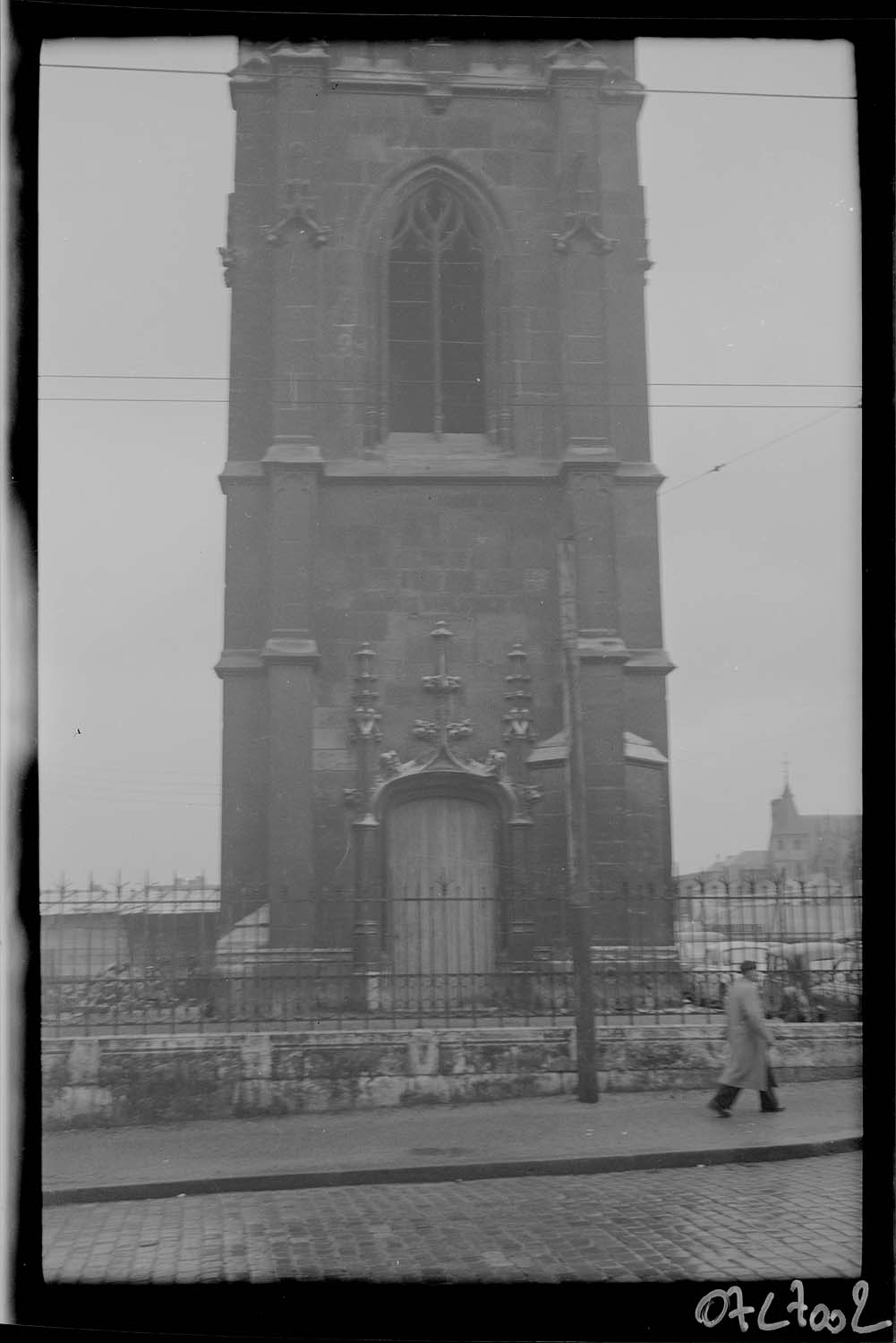 Porte d'entrée de la tour