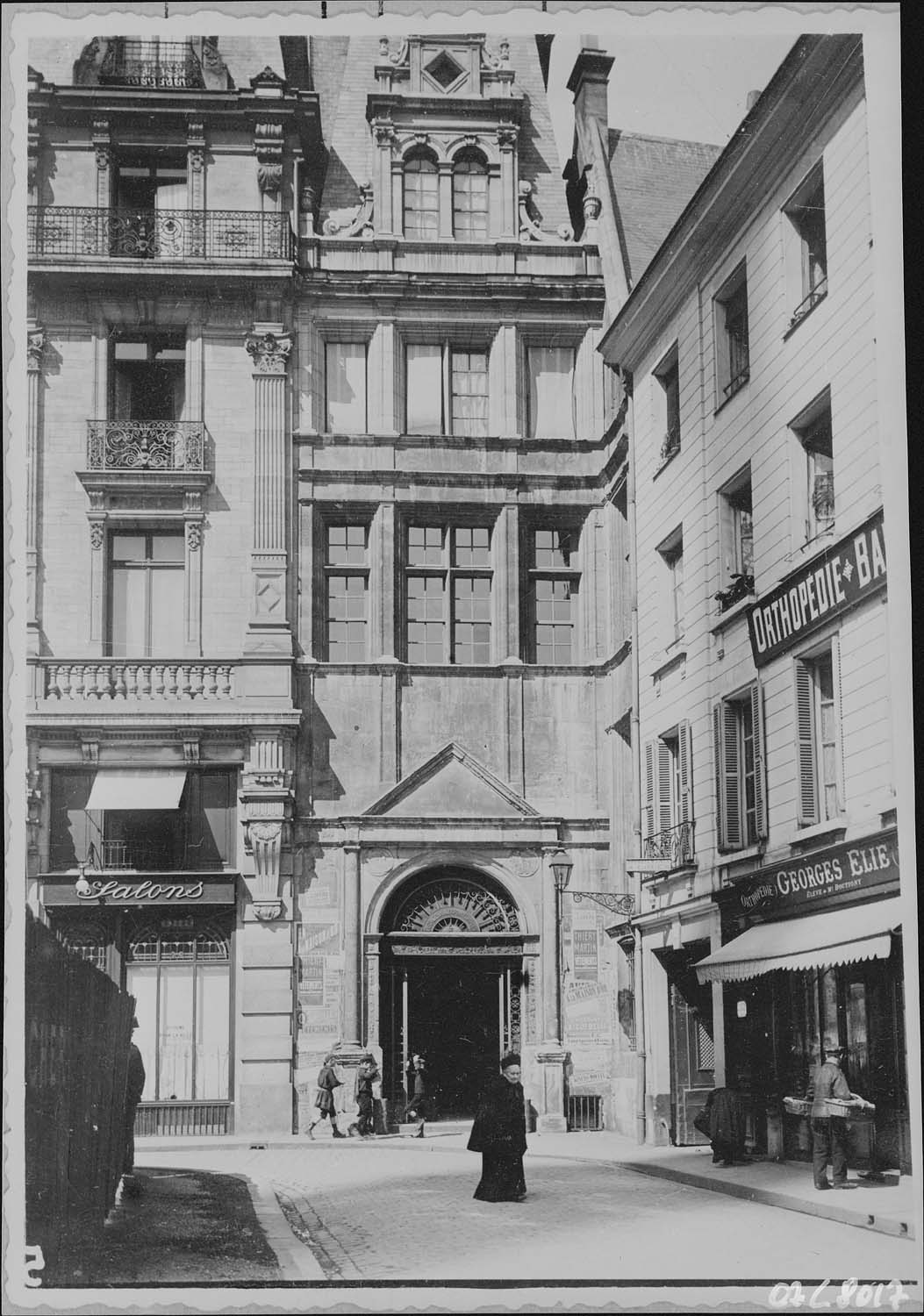 Façade et entrée sur rue Saint-Romain avant destruction de 1944