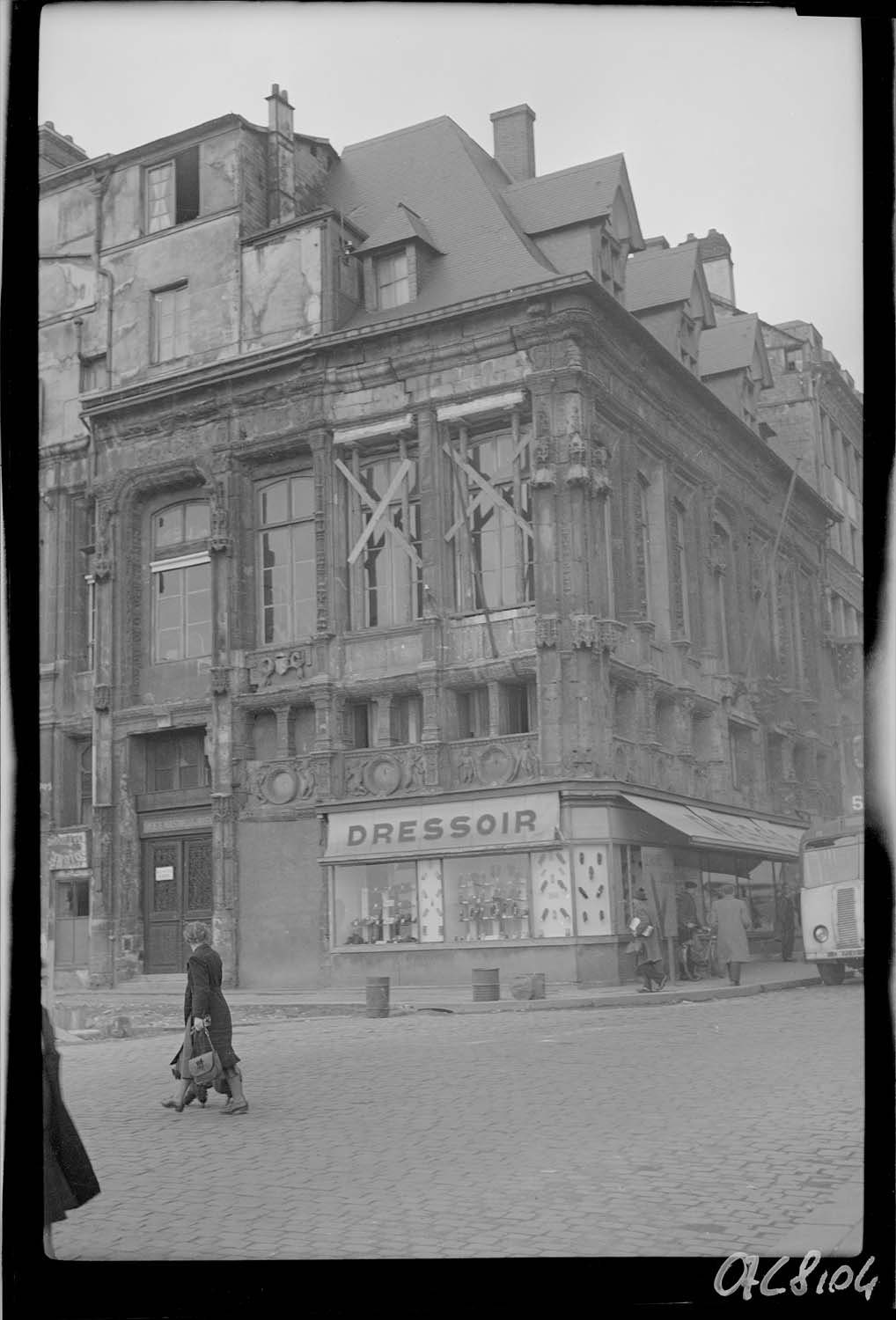 Ouvertures du 2e étage sur la rue du Petit-Salut étayées