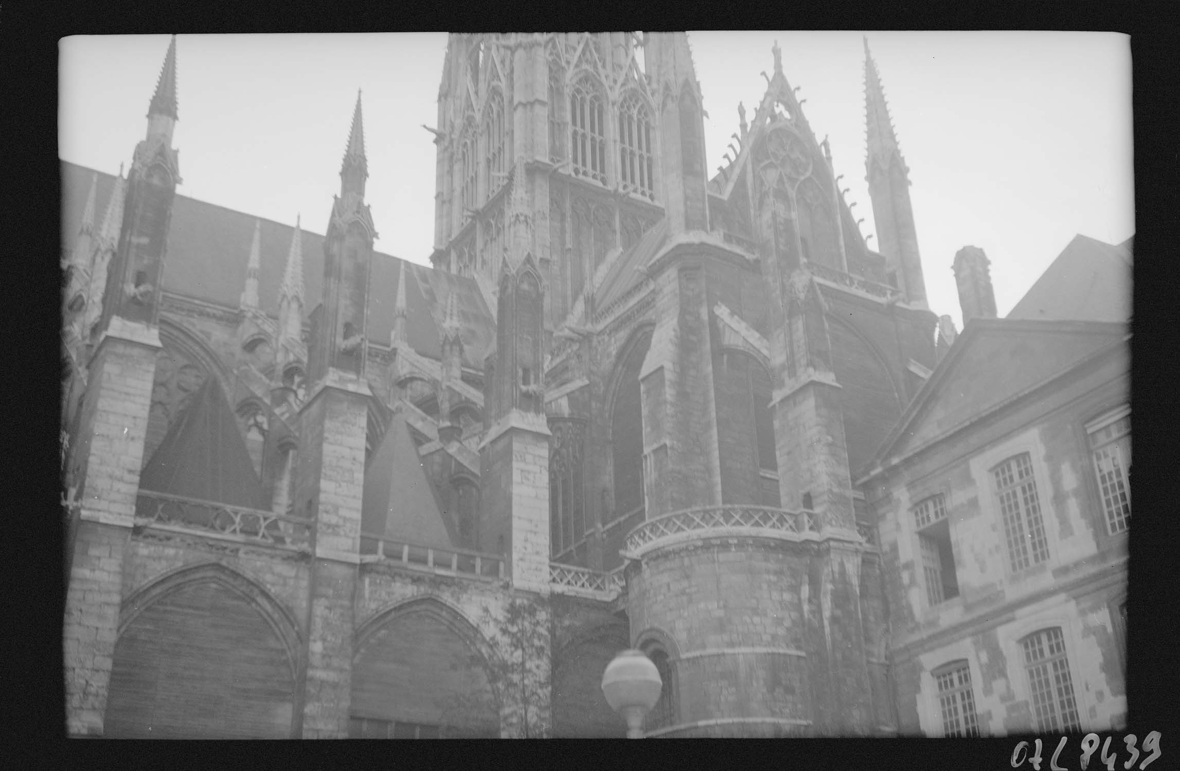 Façade latérale et bâtiment accolé