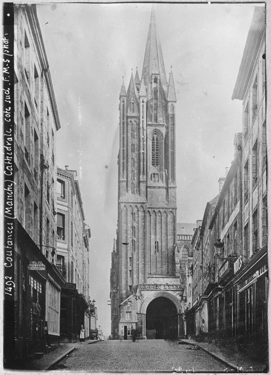 Clocher côté sud et rue