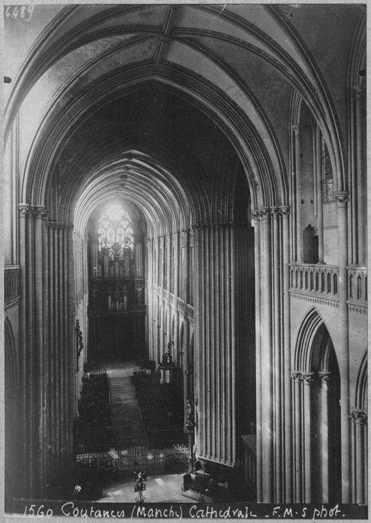 Nef vue de la galerie est du choeur