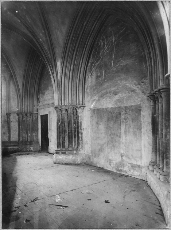 Intérieur : chapelle adossée au transept sud