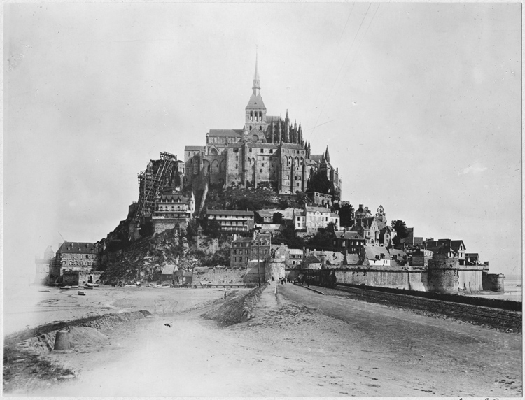 Vue d'ensemble côté sud pendant des travaux de restauration