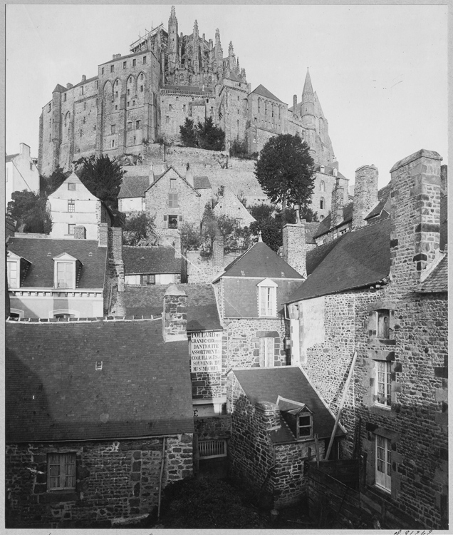 Belle-Chaise, façade est : vue prise des remparts