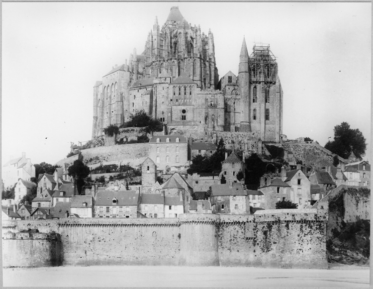 Vue d'ensemble, abbaye, côté est