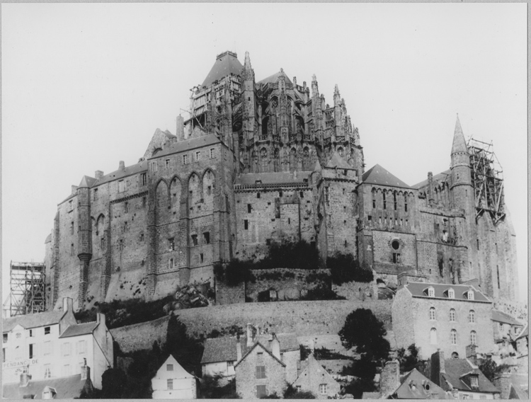 Vue d'ensemble, abbaye, remparts, côté sud-est