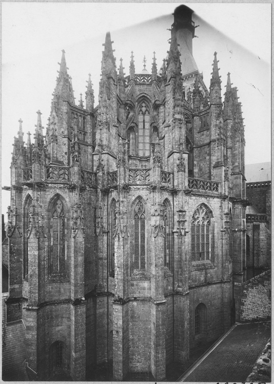 Église abbatiale : abside, côté nord-est