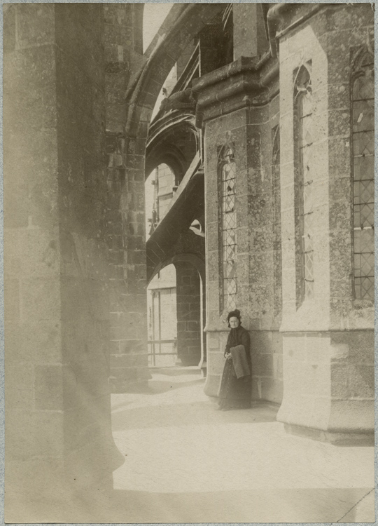 Église abbatiale : arcs-boutants de l'abside