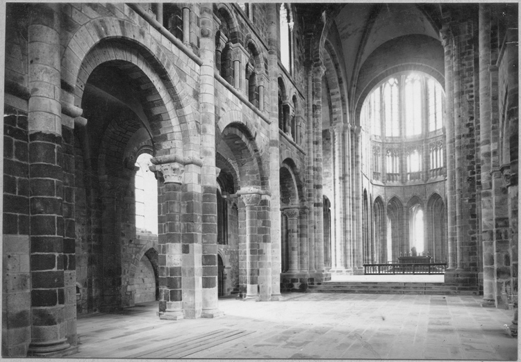 Église abbatiale : nef et choeur nord