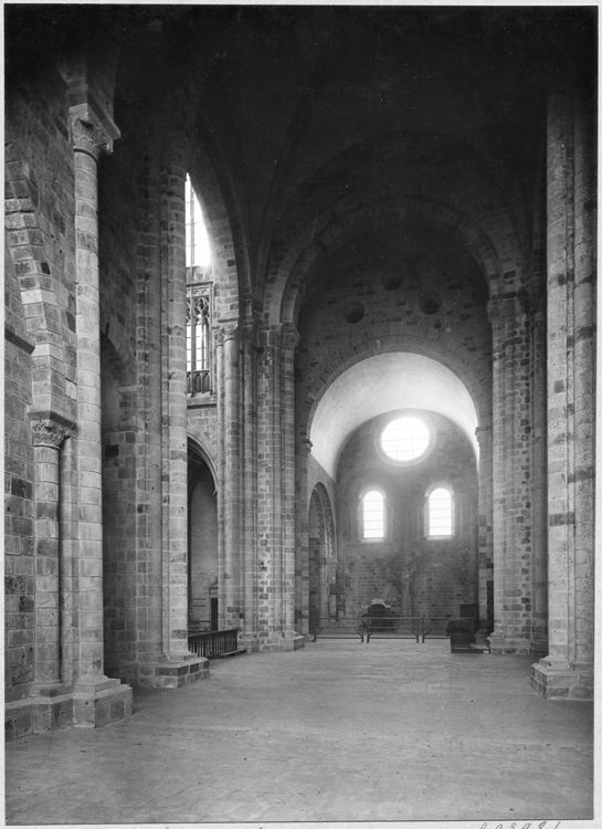 Église abbatiale : transept, vue intérieure