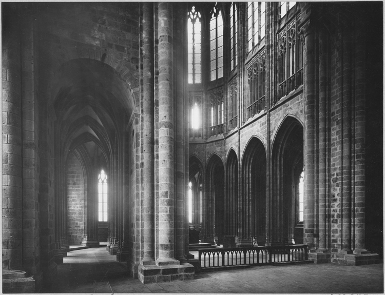 Église abbatiale : choeur et collatéral nord