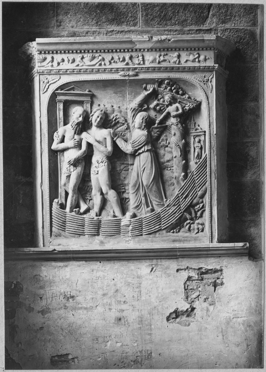 Bas-relief en albâtre : Adam et Eve chassés du paradis