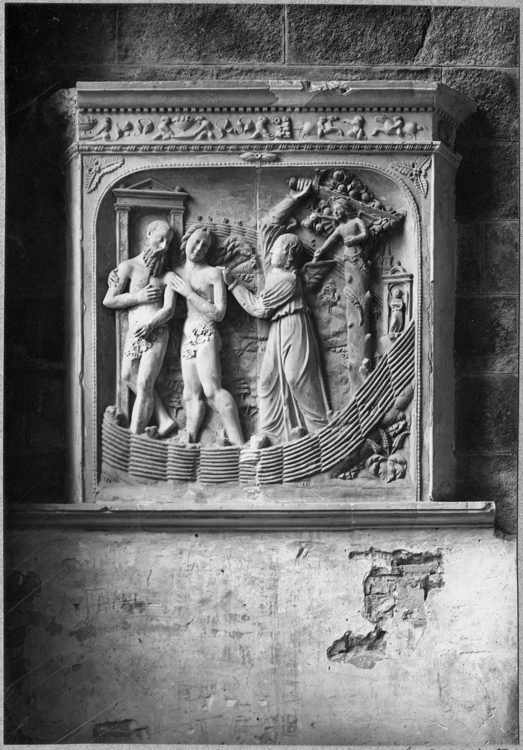 Bas-relief en albâtre : Adam et Eve chassés du paradis