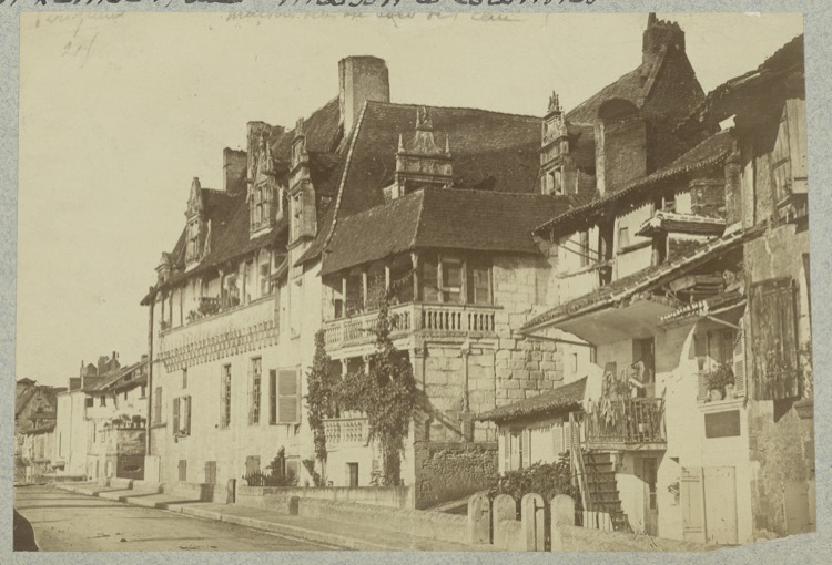 Façades des deux maisons sur le quai de l’Isle