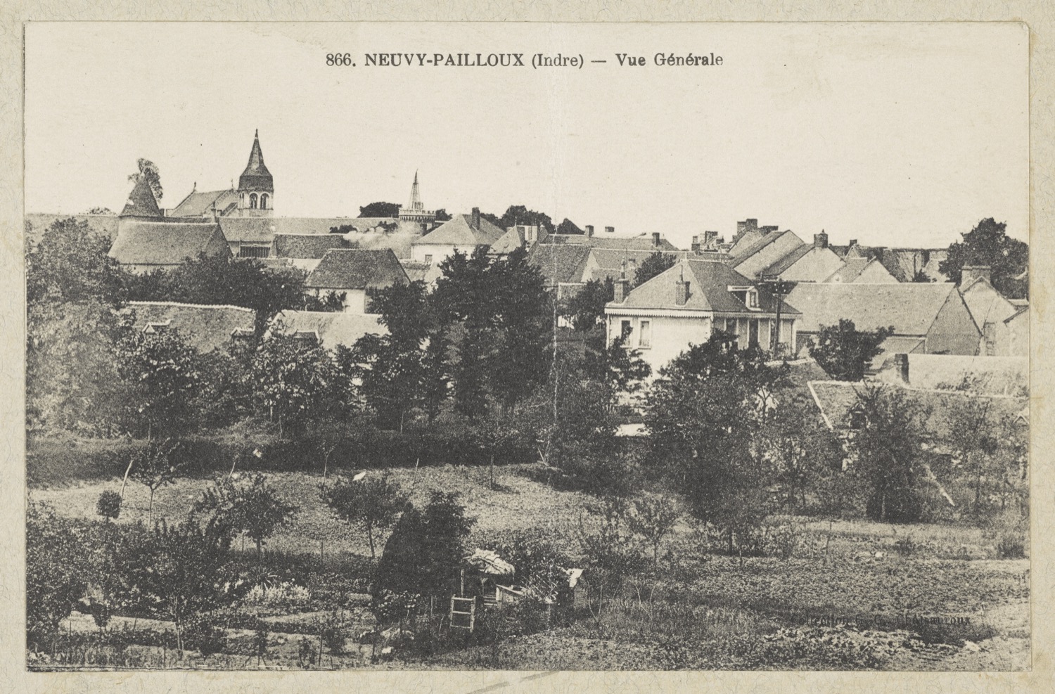 Vue générale du village avec l’église