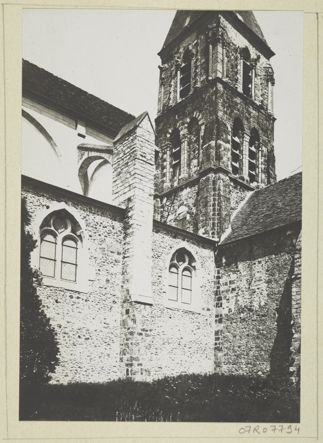 Clocher : jonction avec la nef et le bras sud du transept