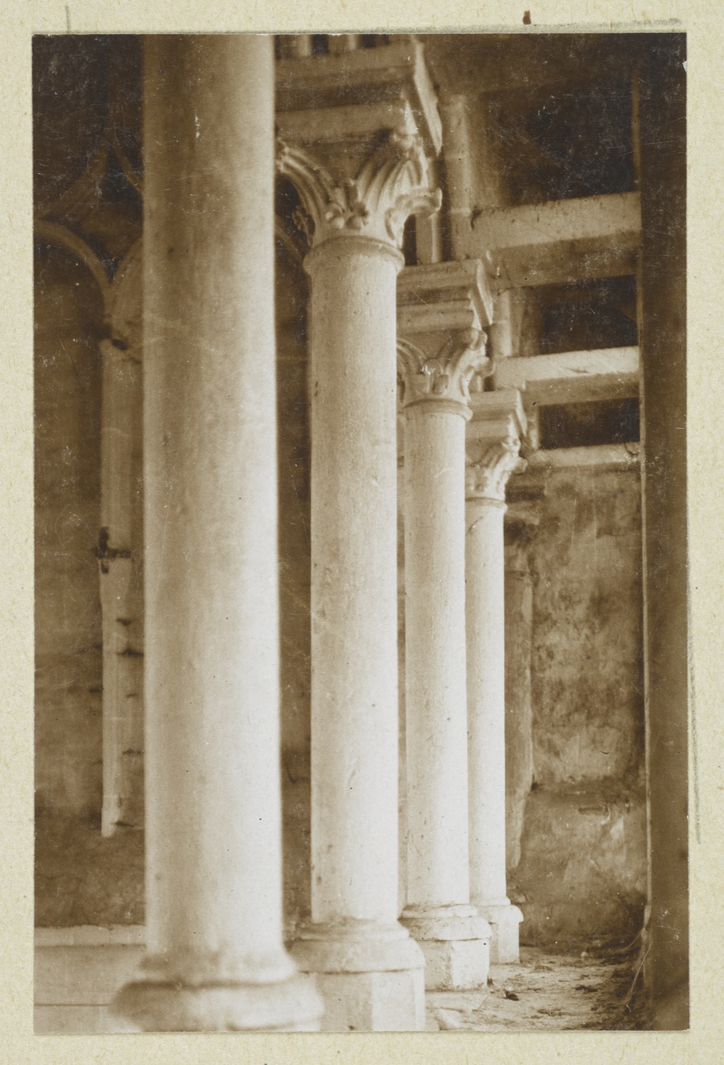 Petite galerie du mur d’abside : intérieur