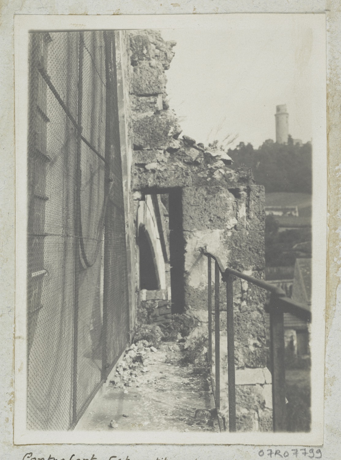 Contrefort est : petite galerie