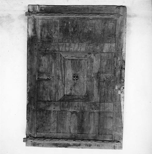 Porte : revers de porte en noyer, provenant de l'ancien couvent des Bénédictines