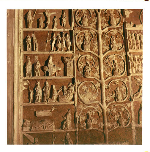 Bas-relief : 'L'arbre de Jessé', détail des scènes de la partie gauche, Nativité, Fuite en Egypte, etc., pierre sculptée, peinte