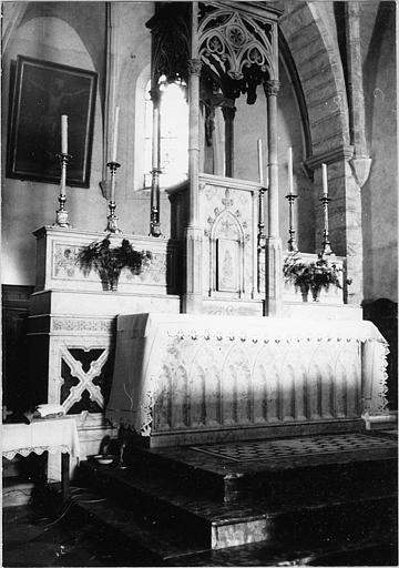 Autel (autel majeur), tabernacle, gradin d'autel, exposition : pierre sculptée, exposition surmontée d'un dais architecturé